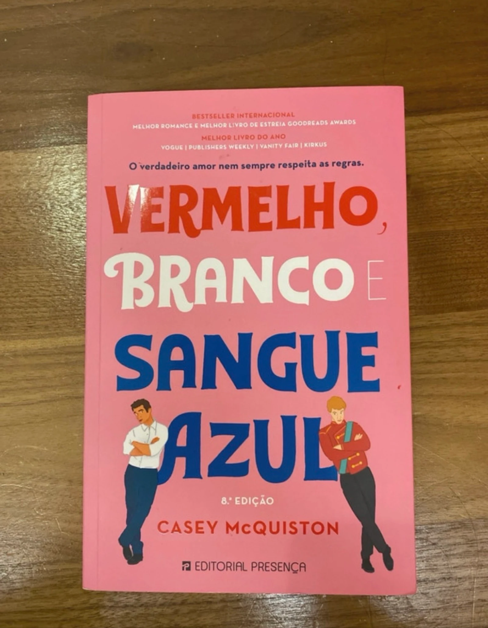 Livro ‘Vermelho, branco e sangue azul’ 